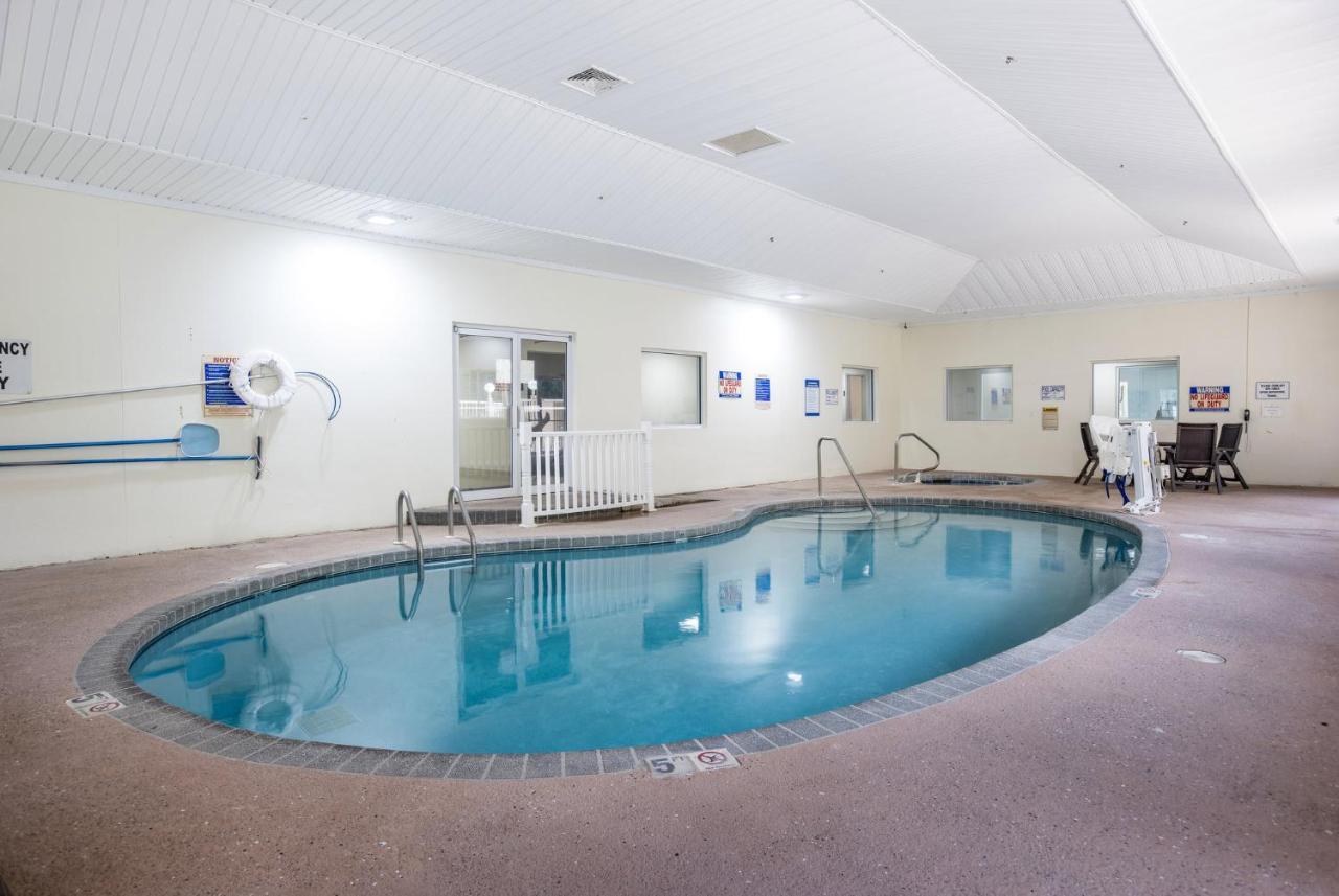 Red Roof Inn Plus+ & Suites Savannah - I-95 ジョージタウン エクステリア 写真